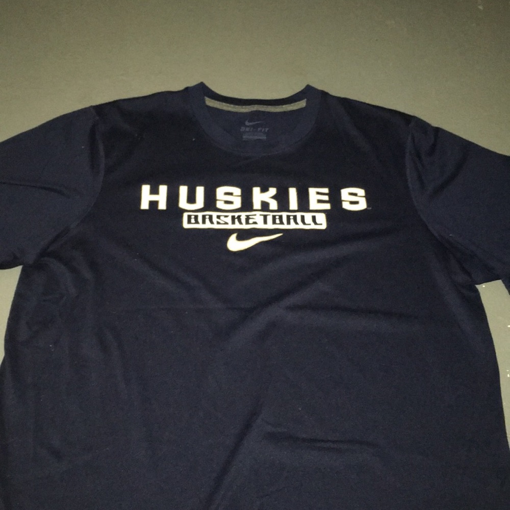 huskies basketball t-shirt